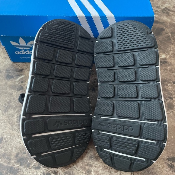 Adidas Swift Run Green and Black Toddler Size 5k - Picture 4 of 8